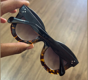 Oculos de Sol Modelo Marta  Haste Grossa Metade Onça