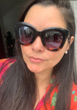 Carregar imagem no visualizador da galeria, Oculos de Sol Modelo Marta  Haste Grossa Metade Onça
