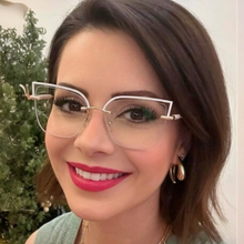 Carregar imagem no visualizador da galeria, Armação Virginia Metal Branca e Dourada Gatinha Brilho na Haste