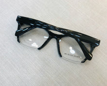 Carregar imagem no visualizador da galeria, Armação Para Óculos de Grau Preto Vazado Design Italiano