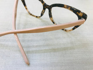 Oculos de grau tartaruga com hastes rose classico lindo - OGFGATTA5