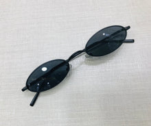 Carregar imagem no visualizador da galeria, Oculos de sol retro pequeno preto moda hype trap tendência