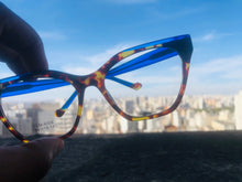 Carregar imagem no visualizador da galeria, Oculos Exclusivo Tartaruga com a Haste Azul Top em Acetato