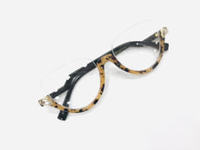 Carregar imagem no visualizador da galeria, Oculos para grau metade oncinha animal print Armação Meia Taça